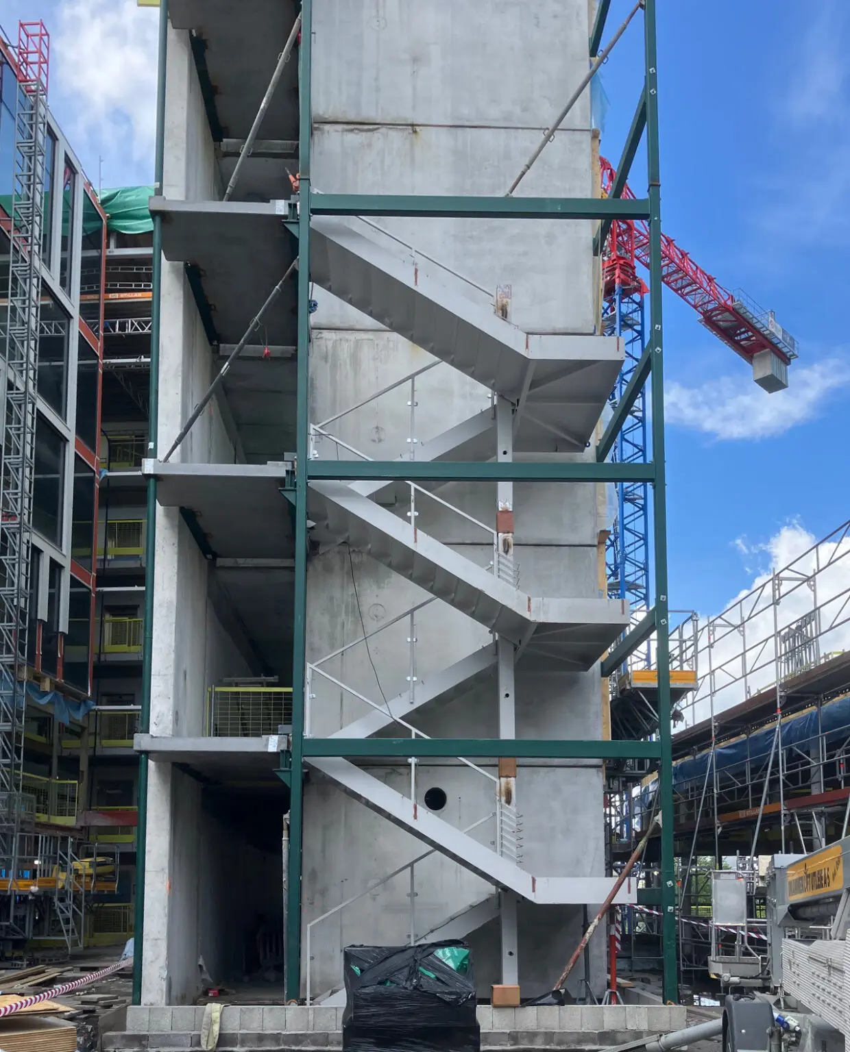 EMV Construction montering av ståltrapp og bærekonstruksjon ved nybygg